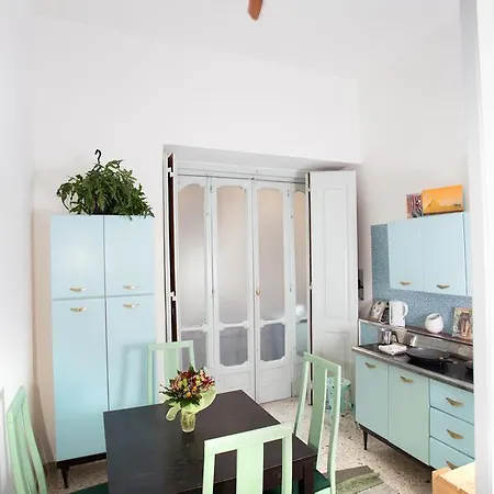 Nana Group - Restaurant And Budget Apartments On The Street Of Museums Apartment *