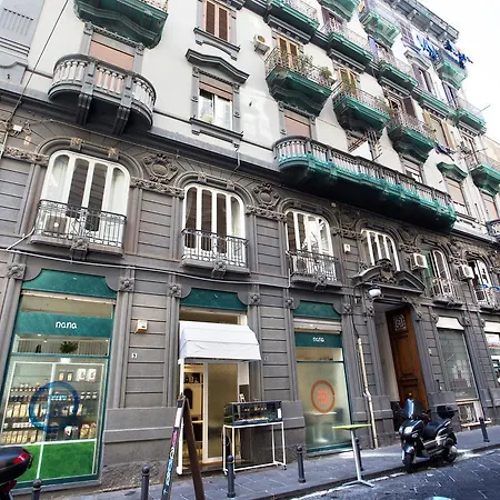Nana Group - Restaurant And Budget Apartments On The Street Of Museums Naples