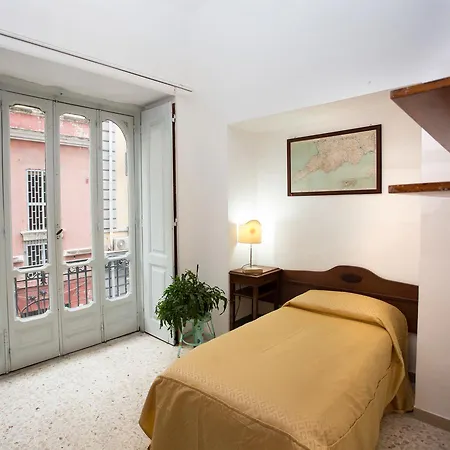 Apartment Nana Group - Restaurant And Budget Apartments On The Street Of Museums *