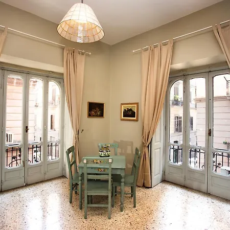 Nana Group - Restaurant And Budget Apartments On The Street Of Museums Apartment Naples