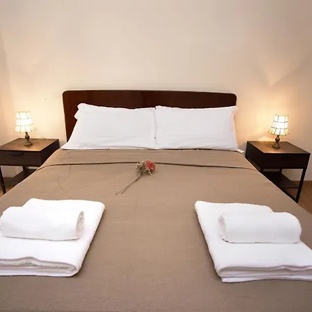 Nana Group - Restaurant And Budget Apartments On The Street Of Museums Apartment *