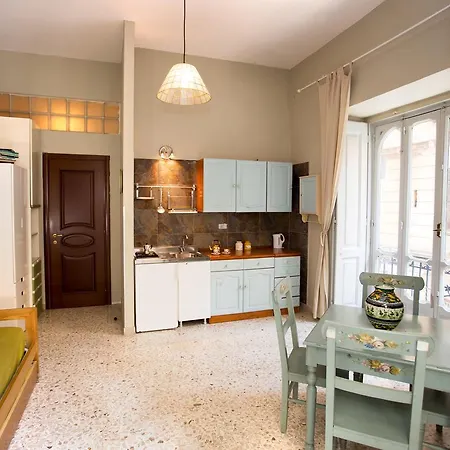 Apartment Nana Group - Restaurant And Budget Apartments On The Street Of Museums *