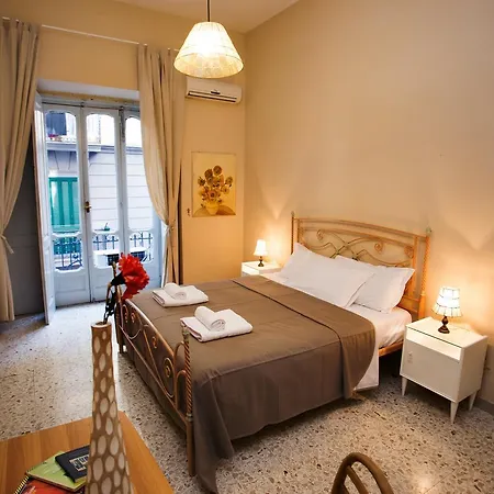 Nana Group - Restaurant And Budget Apartments On The Street Of Museums Naples